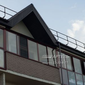 Остекление балкона из холодного алюминия с пристройкой крыши. Ул. Радужная, д. 4